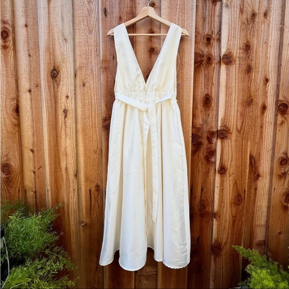 Ivory Cream Sleeveless Bow Low-Back Midi Dress 🌿 - Picture 8 of 11
